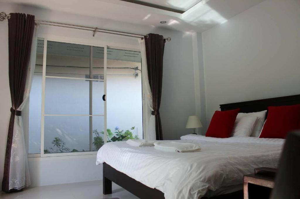 Rommai Rimnaam Resort Ranong Buitenkant foto